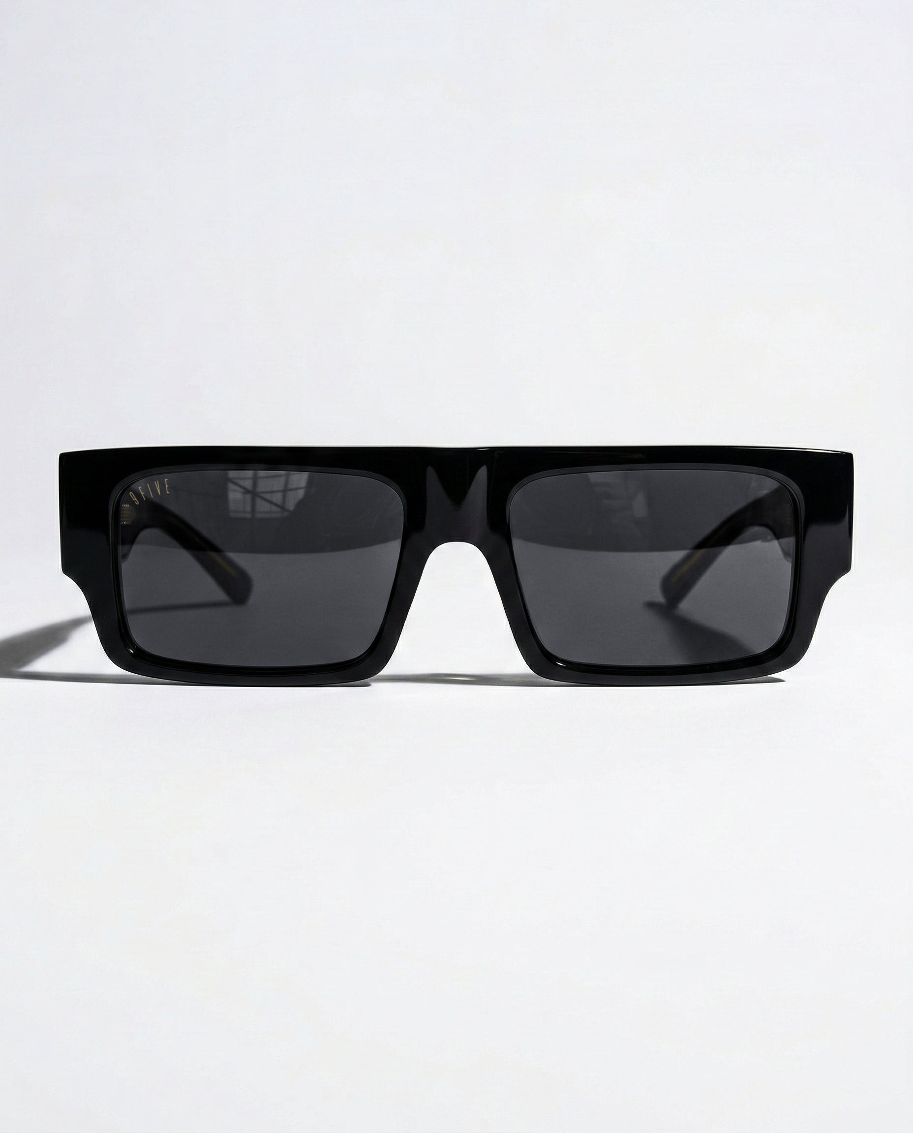 サングラス+メガネ GF6069 - Shiny Black/Gradient Smoke Green Wolf Guardian - Glacier Smoke – Shady Rays® | Polarized
